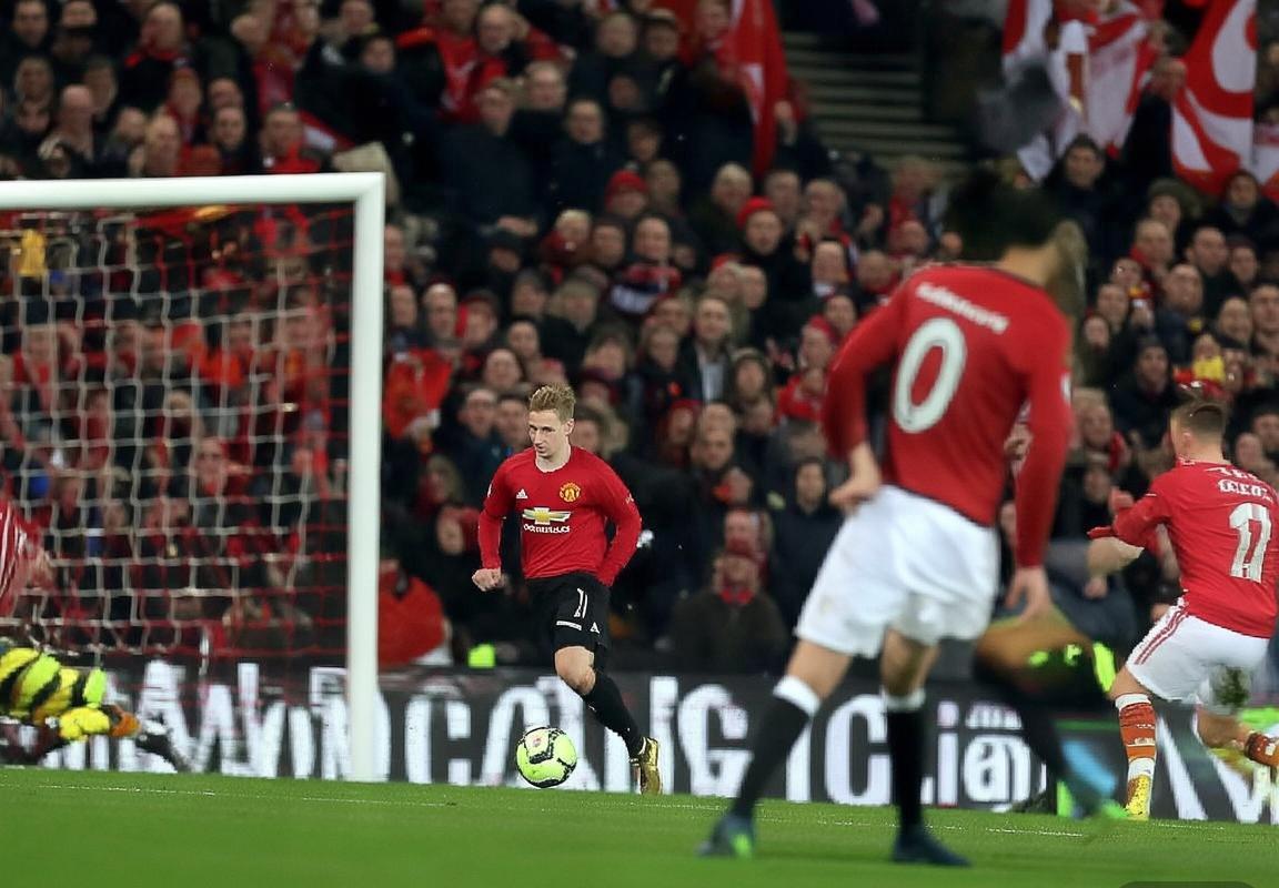 2003年利兹联vs曼联经典对决：激情岁月与永恒记忆(图3)