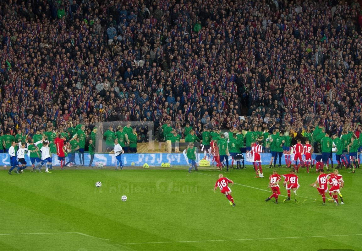 巴塞罗那VS莱万特：西甲对决，荣耀与挑战的足球对决回顾与展望